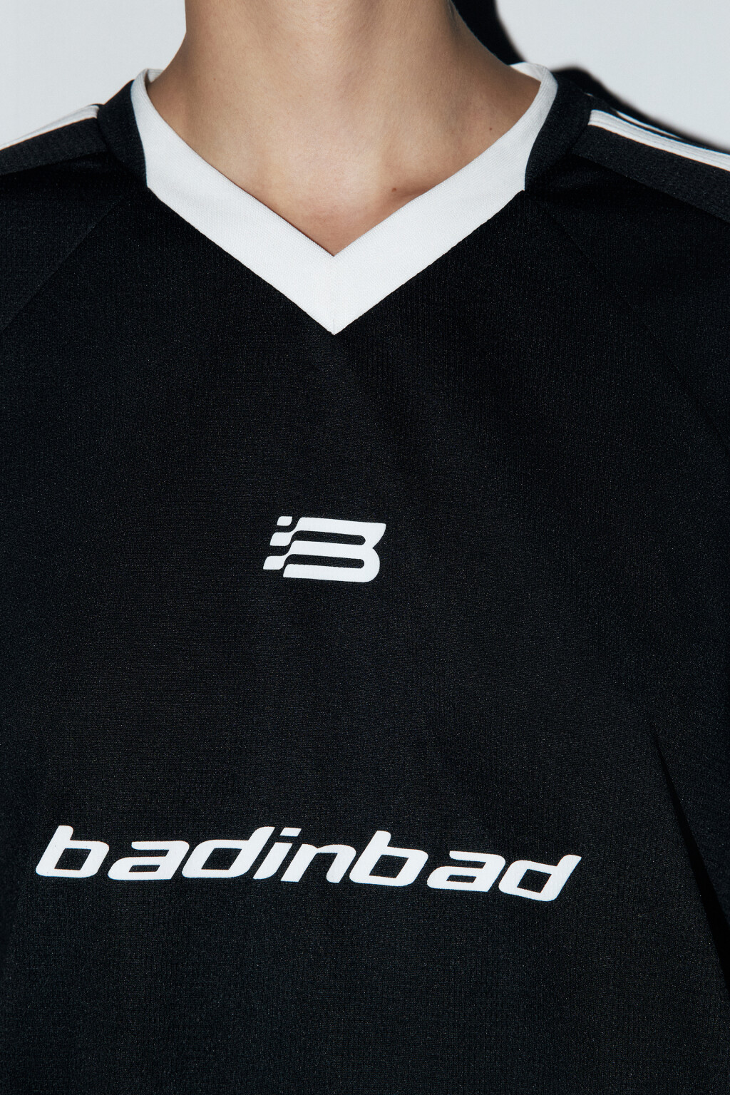 Футболка oversize с принтом и V-вырезом - цвет черный - 6