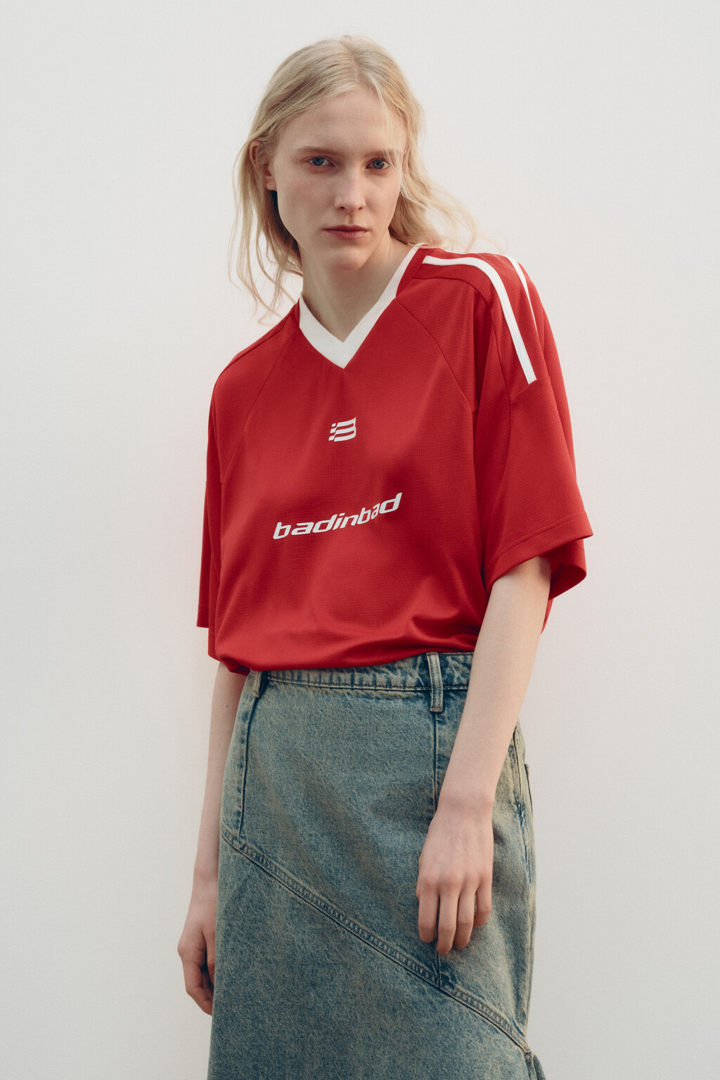 Футболка oversize с принтом и V-вырезом - цвет красный - 8