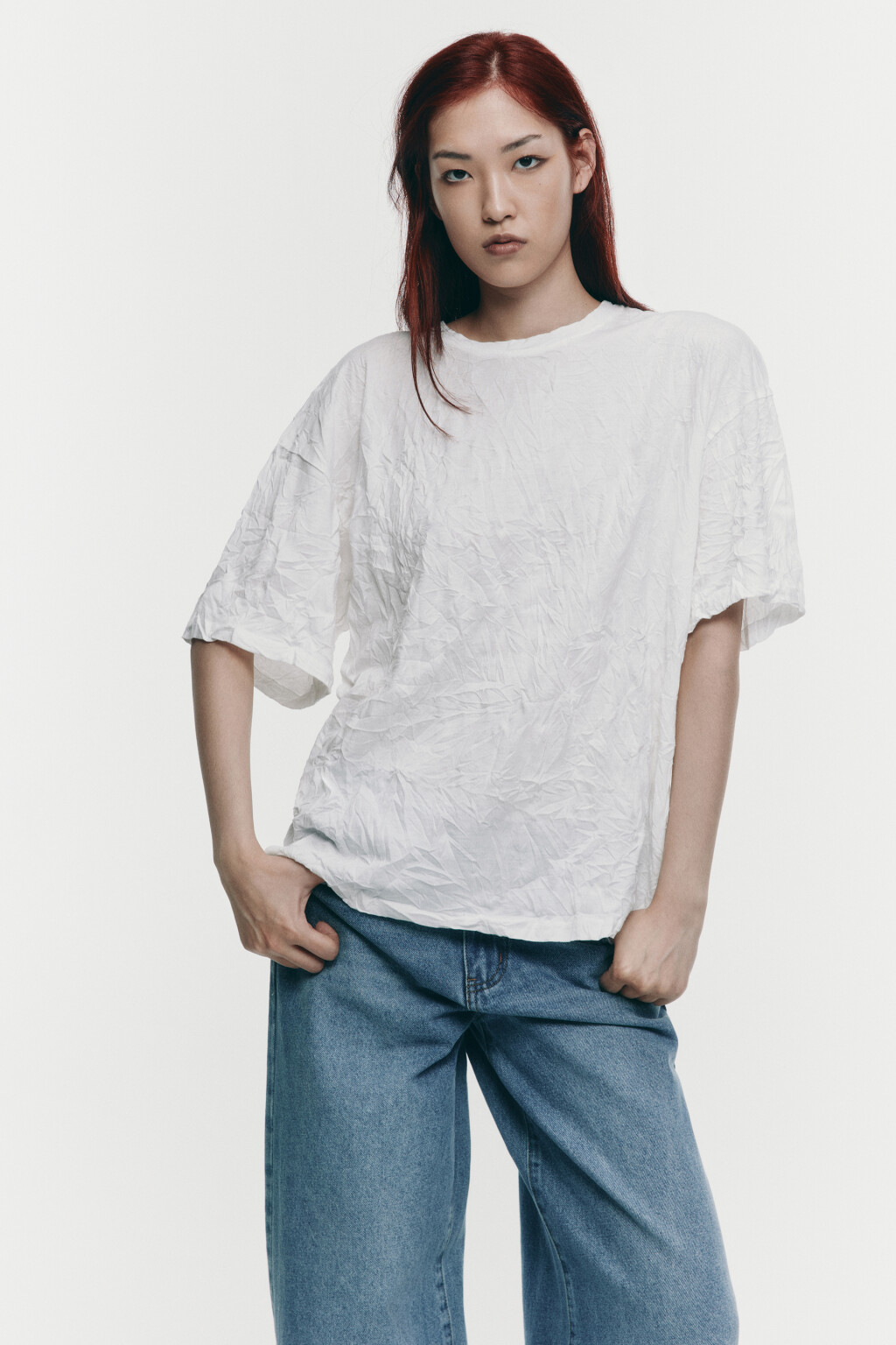 Футболка oversize с жатым эффектом - цвет белый - 2