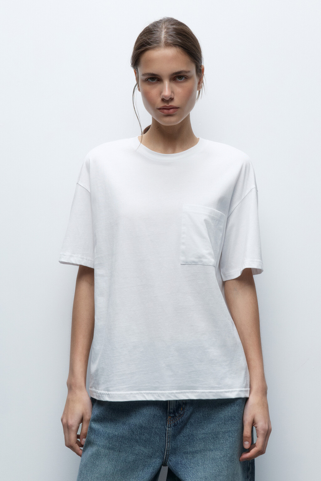 Футболка oversize с нагрудным карманом - цвет белый - 2