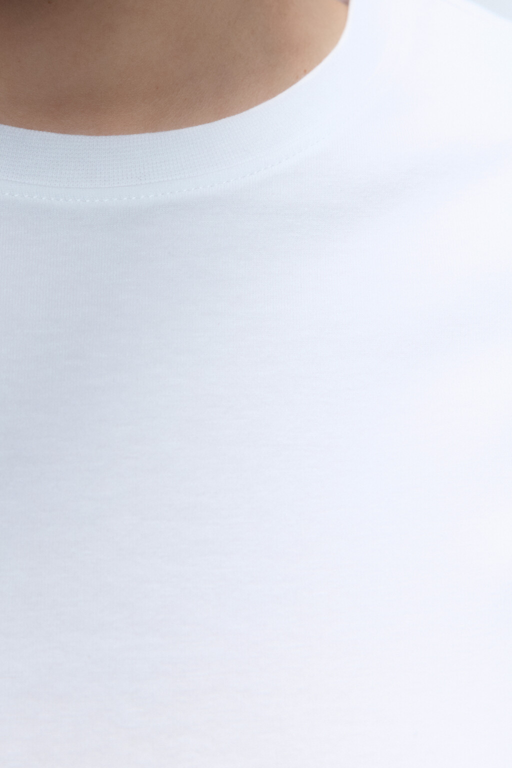 Футболка облегающая с рваной спиной - цвет белый - 7