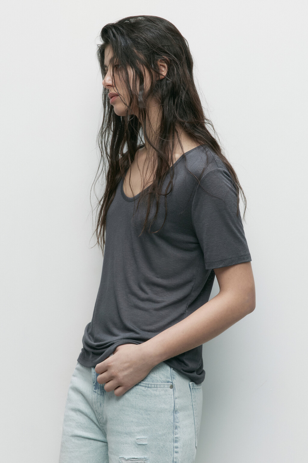 Футболка вискозная с глубоким вырезом - цвет серый - 3