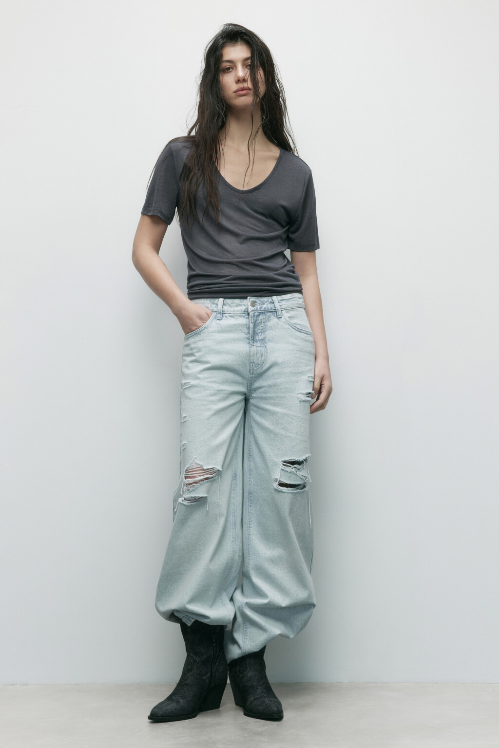 Футболка вискозная с глубоким вырезом - цвет серый - 5