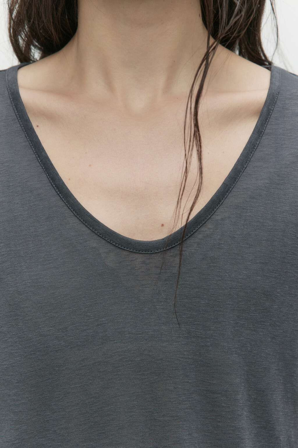 Футболка вискозная с глубоким вырезом - цвет серый - 6