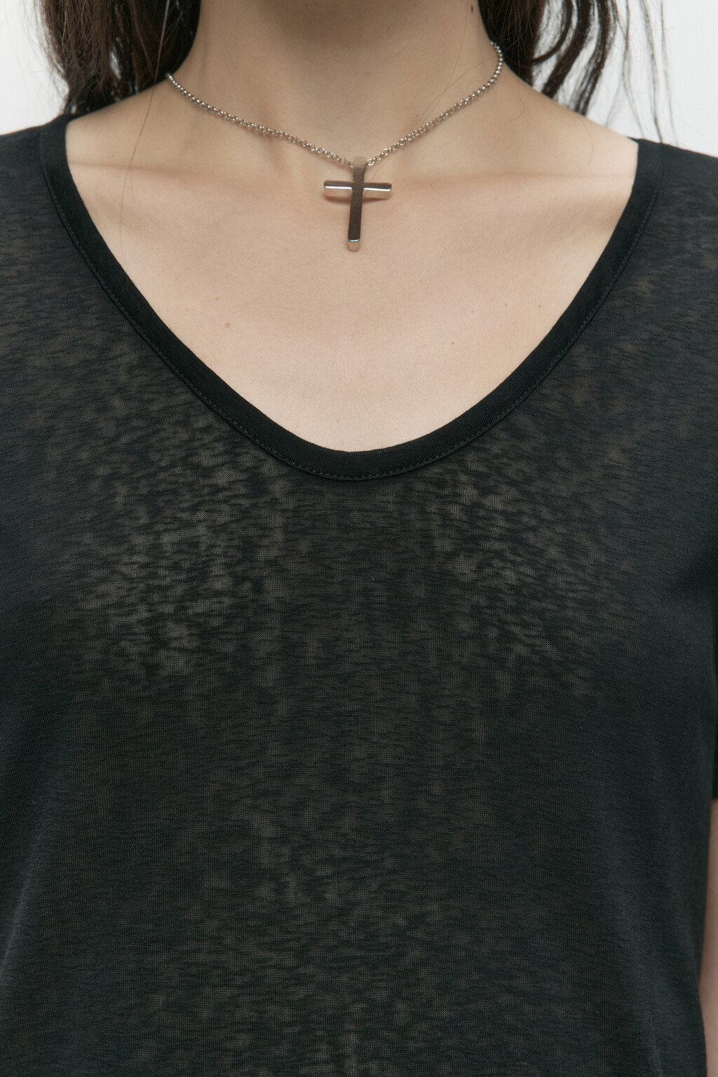 Футболка вискозная с глубоким вырезом - цвет черный - 6