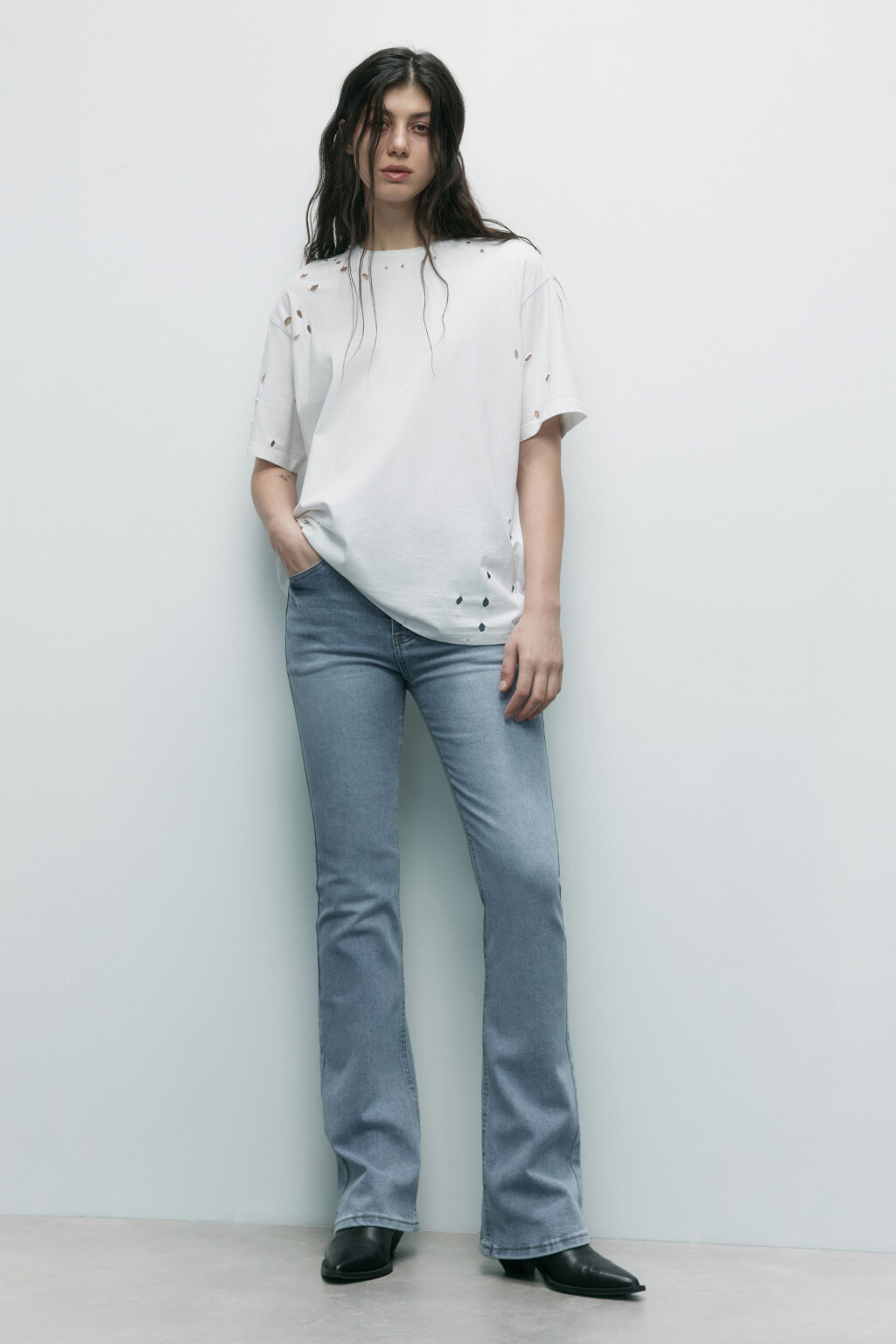 Футболка свободная с рваниной - цвет белый - 5