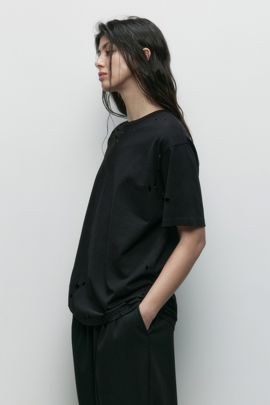 Футболка свободная с рваниной - цвет черный - 4
