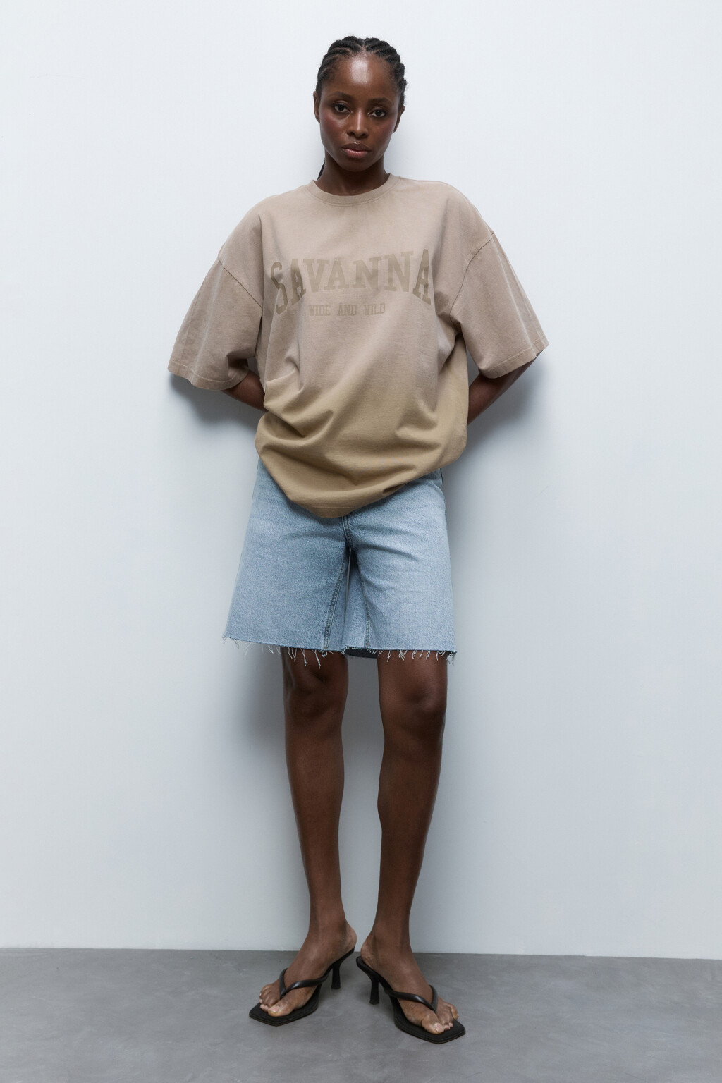 Футболка oversize с вареным эффектом и принтом - цвет бежевый - 5