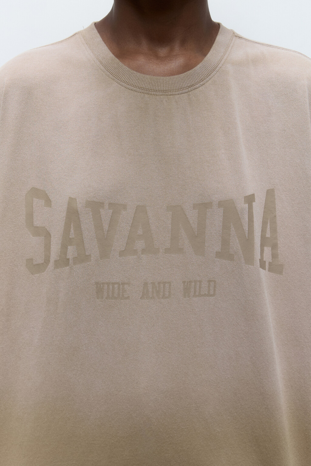 Футболка oversize с вареным эффектом и принтом - цвет бежевый - 6