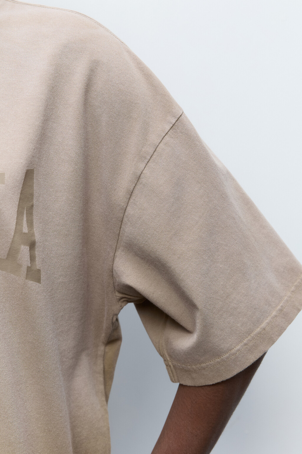 Футболка oversize с вареным эффектом и принтом - цвет бежевый - 7