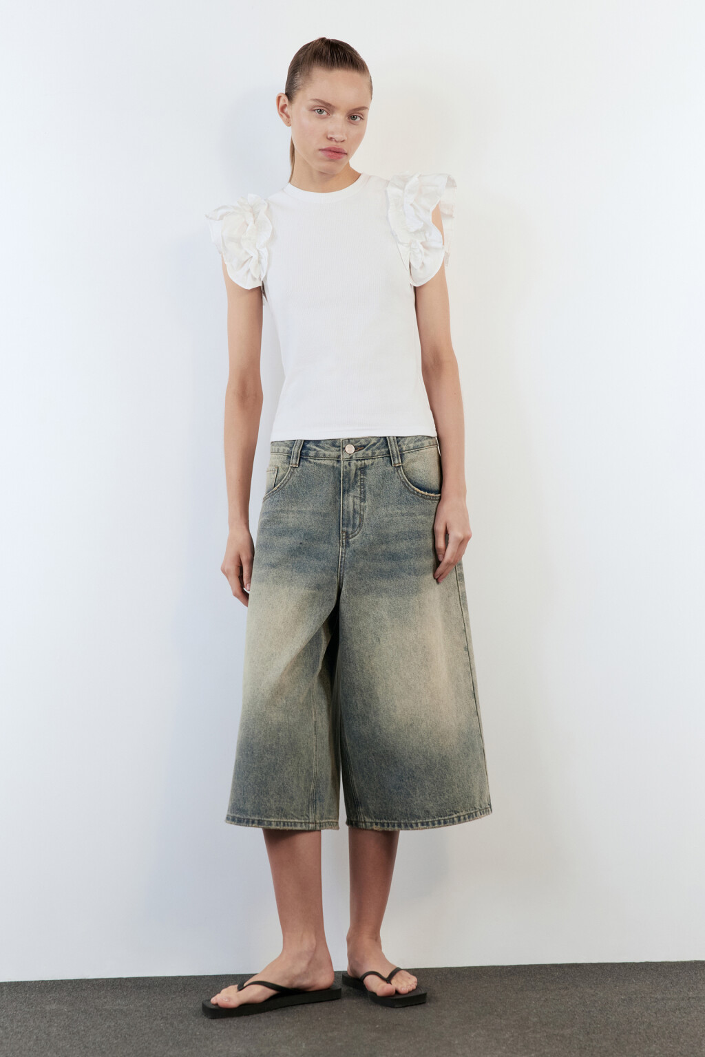 Блузка-топ облегающая с оборками на рукавах - цвет белый - 5