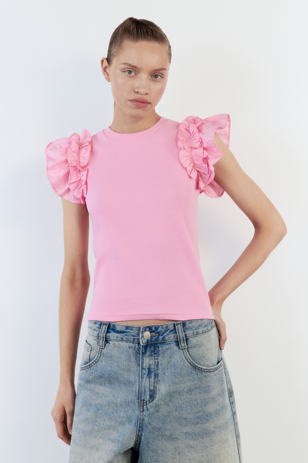 Блузка-топ облегающая с оборками на рукавах - цвет розовый - 2