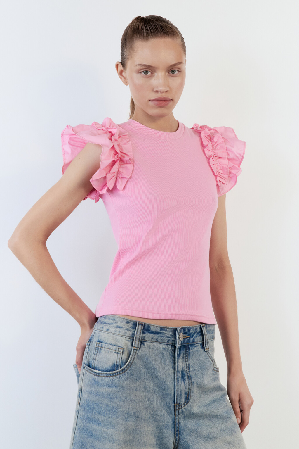 Блузка-топ облегающая с оборками на рукавах - цвет розовый - 3