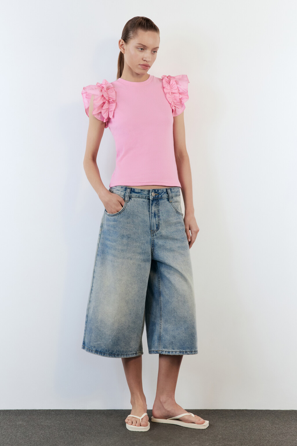 Блузка-топ облегающая с оборками на рукавах - цвет розовый - 5