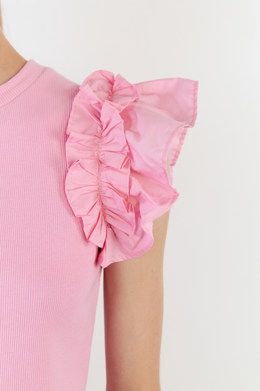 Блузка-топ облегающая с оборками на рукавах - цвет розовый - 7