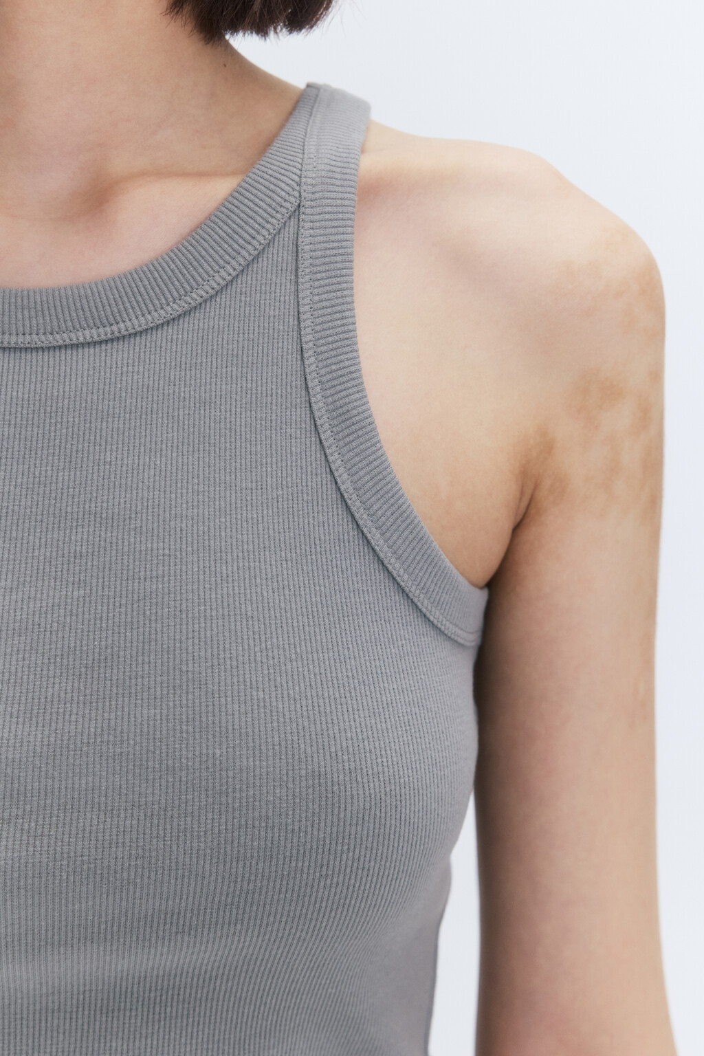 Майка в рубчик на узких бретелях - цвет зеленый - 7