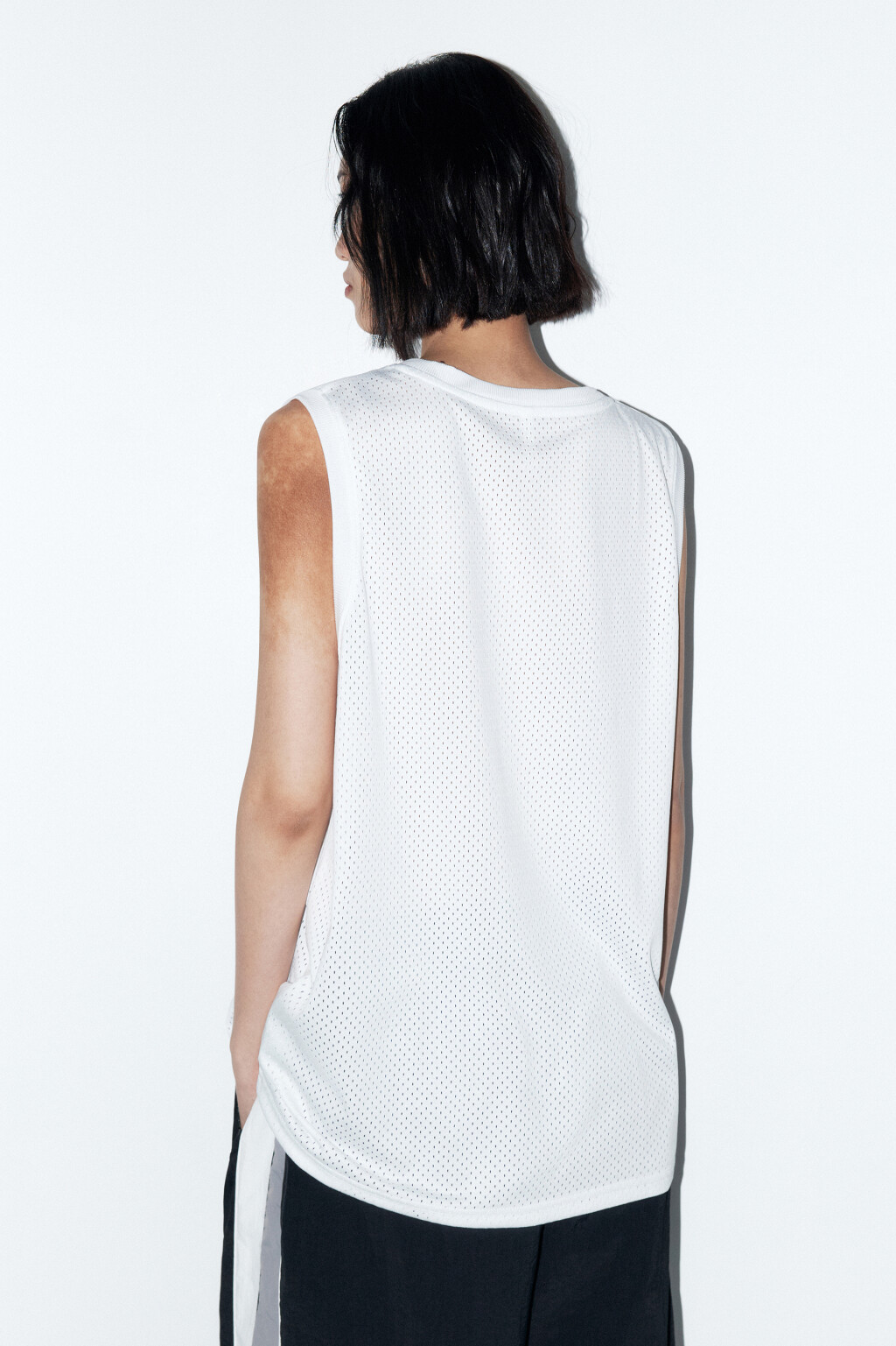 Майка из сетки с принтом - цвет белый - 3