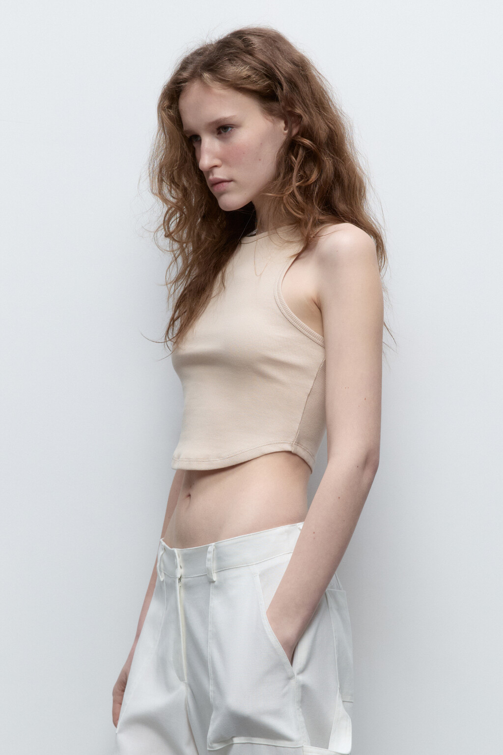 Майка-топ в рубчик с фигурным низом - цвет бежевый - 3