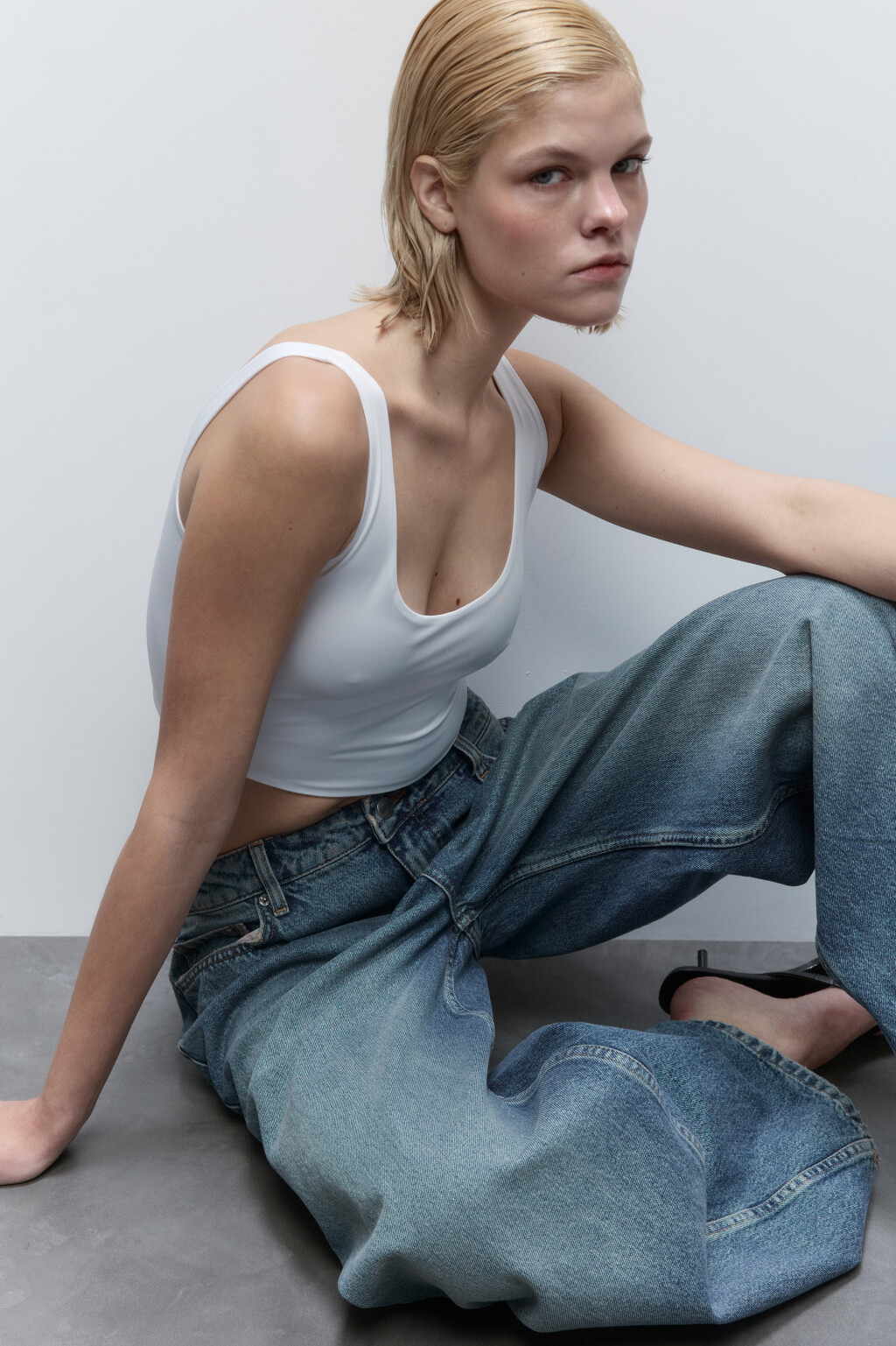 Майка-топ на широких бретелях - цвет белый - 2