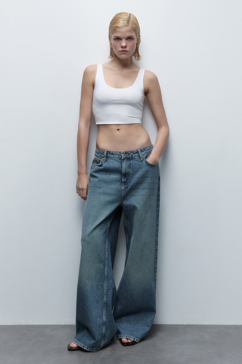 Майка-топ на широких бретелях - цвет белый - 6