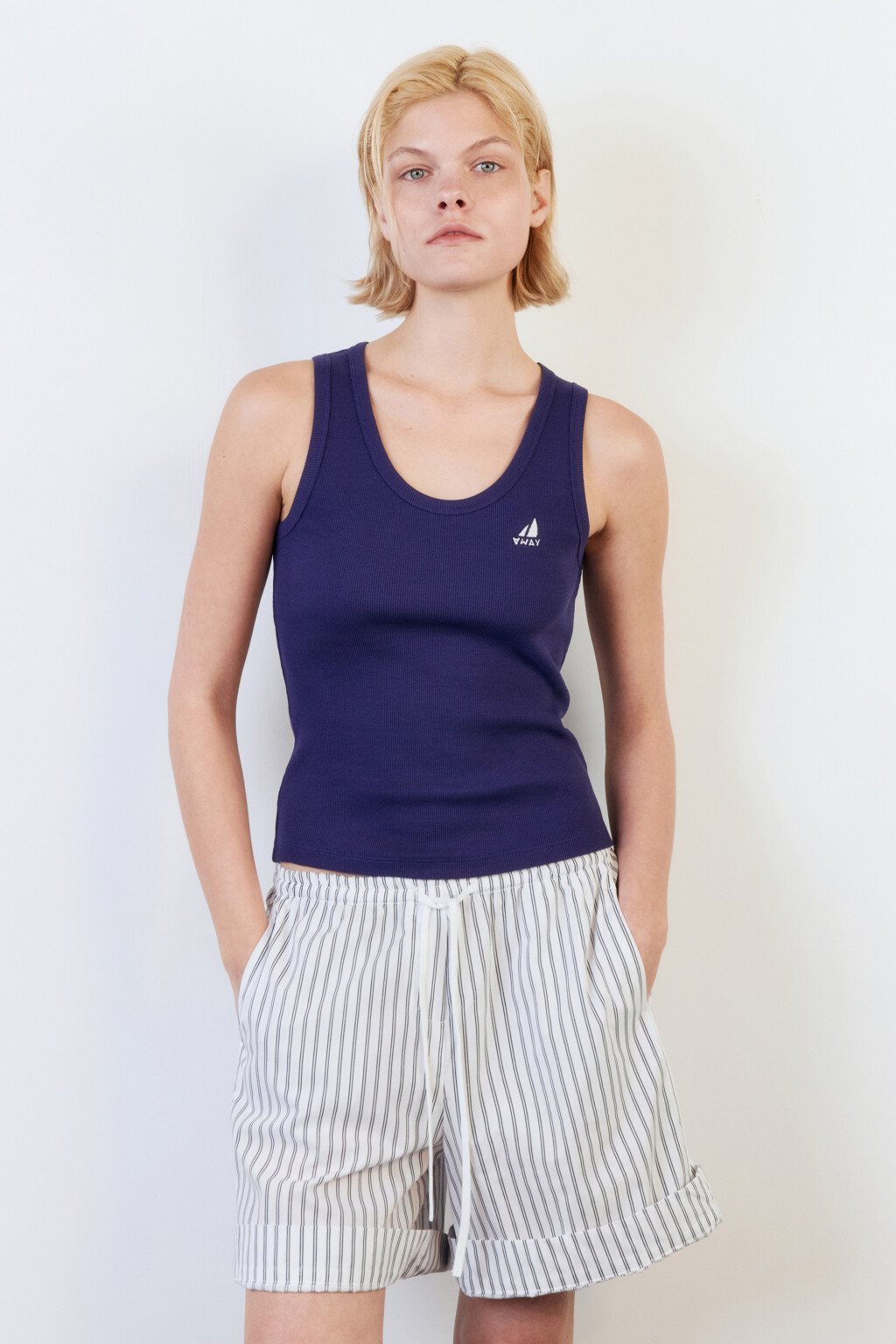 Майка в рубчик облегающая с вышивкой - цвет синий - 2