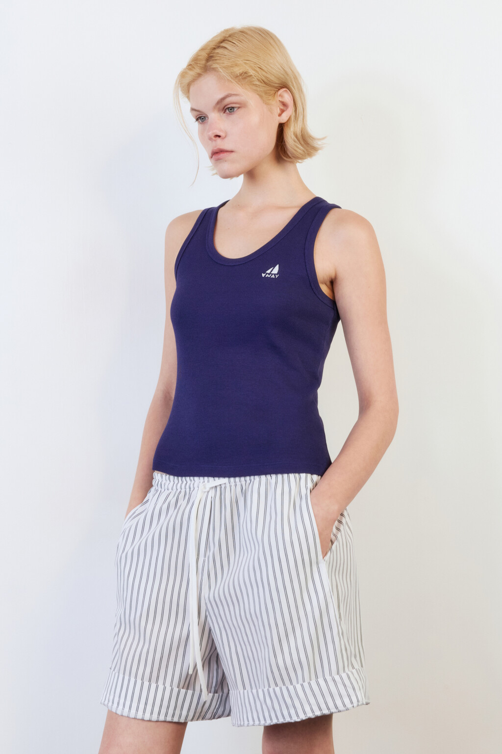 Майка в рубчик облегающая с вышивкой - цвет синий - 3