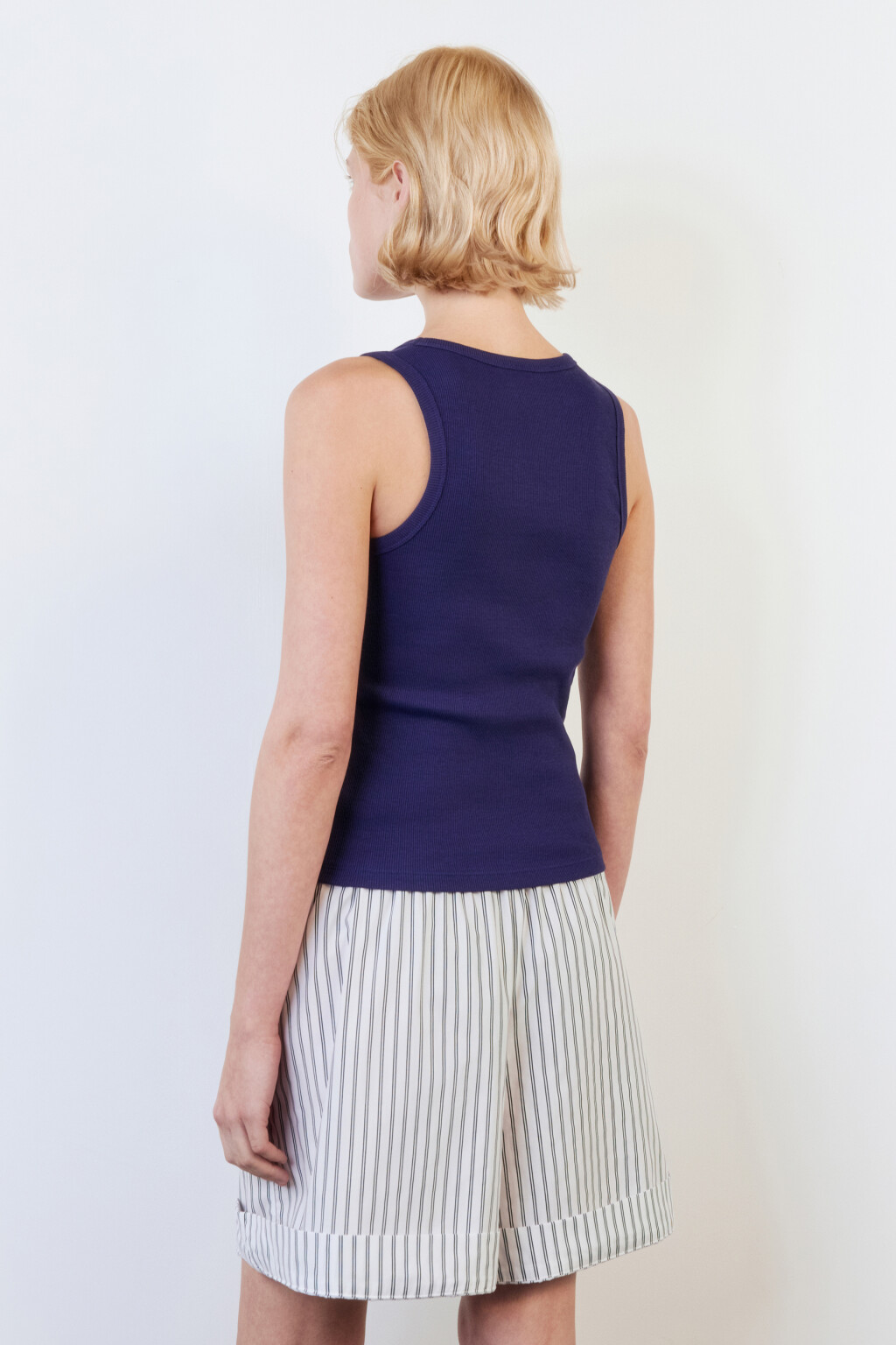 Майка в рубчик облегающая с вышивкой - цвет синий - 4