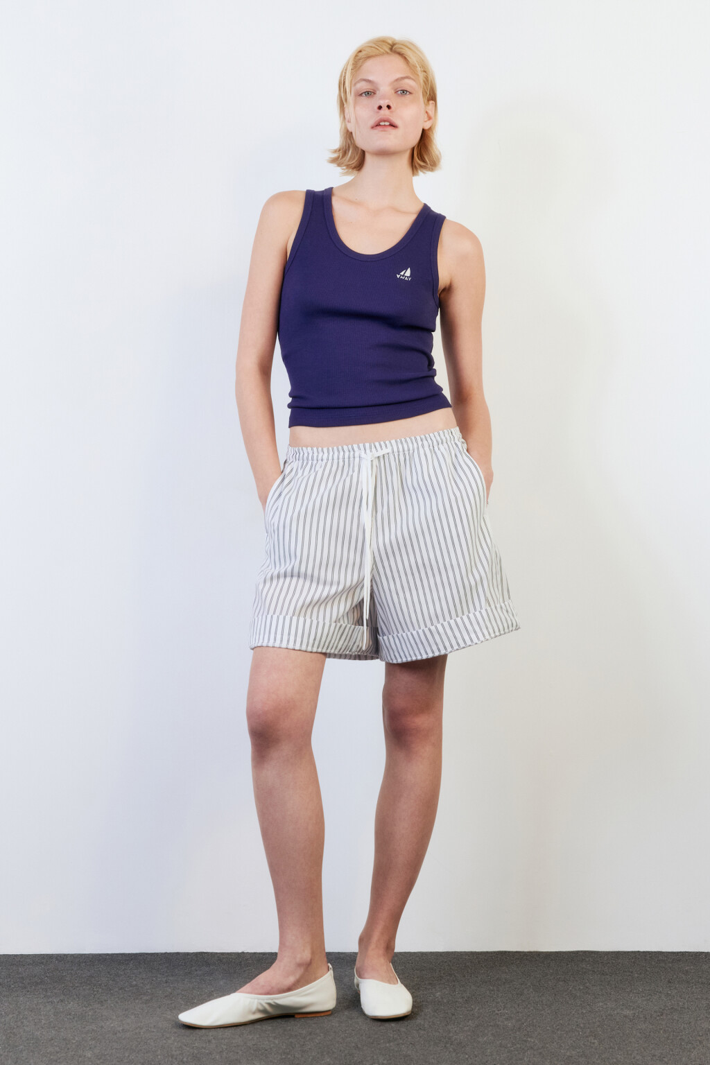 Майка в рубчик облегающая с вышивкой - цвет синий - 5