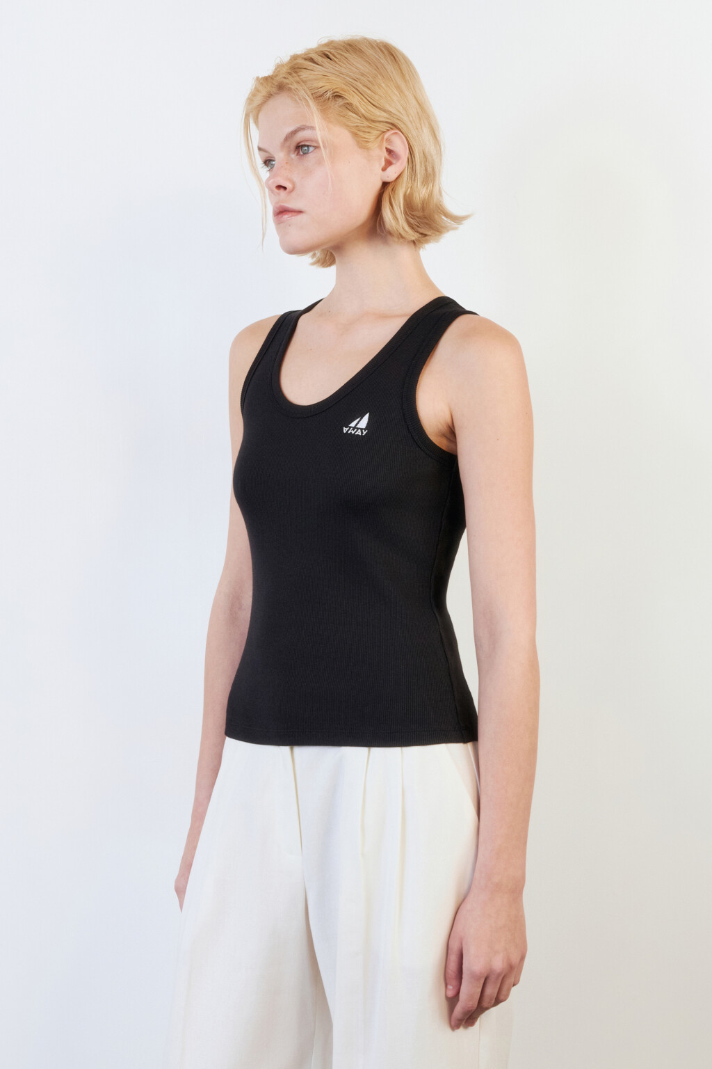 Майка в рубчик облегающая с вышивкой - цвет черный - 3