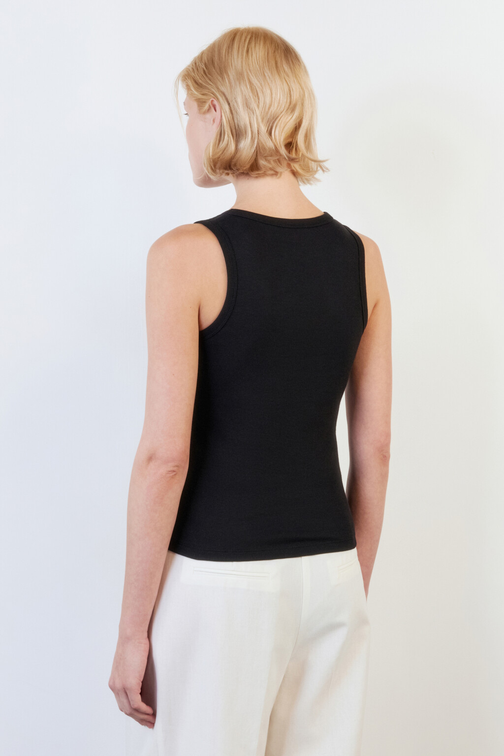 Майка в рубчик облегающая с вышивкой - цвет черный - 4