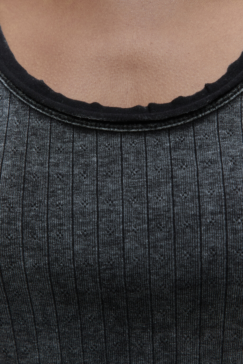 Майка в рубчик с состаренным эффектом - цвет черный - 6