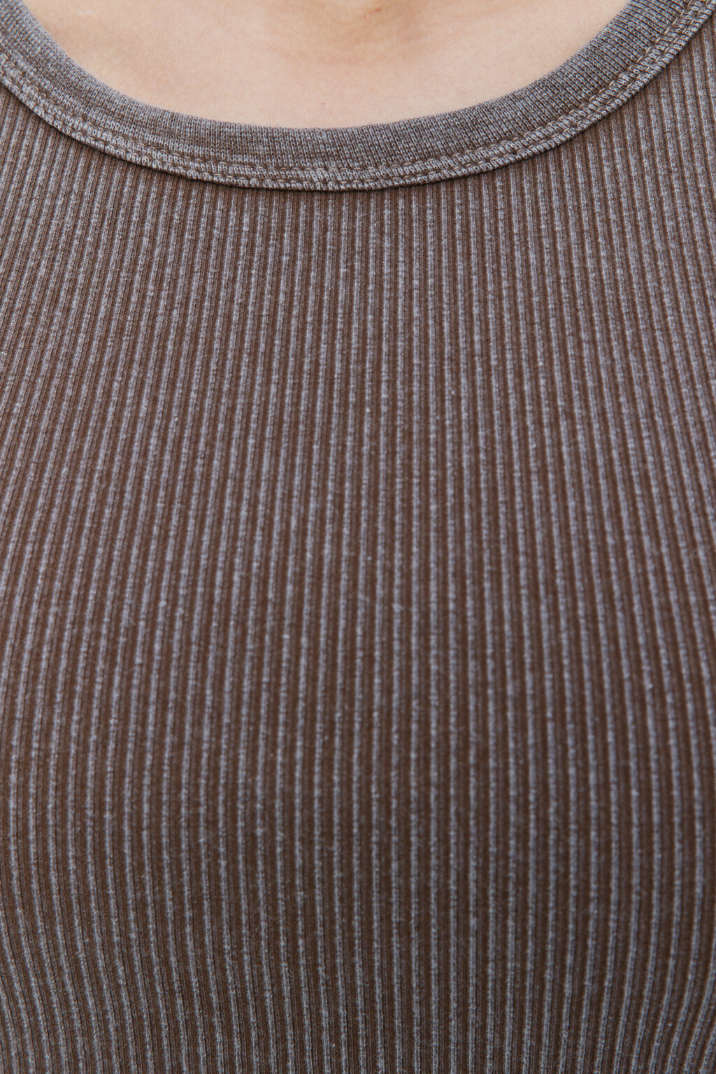 Майка-топ в рубчик со стиркой - цвет коричневый - 7