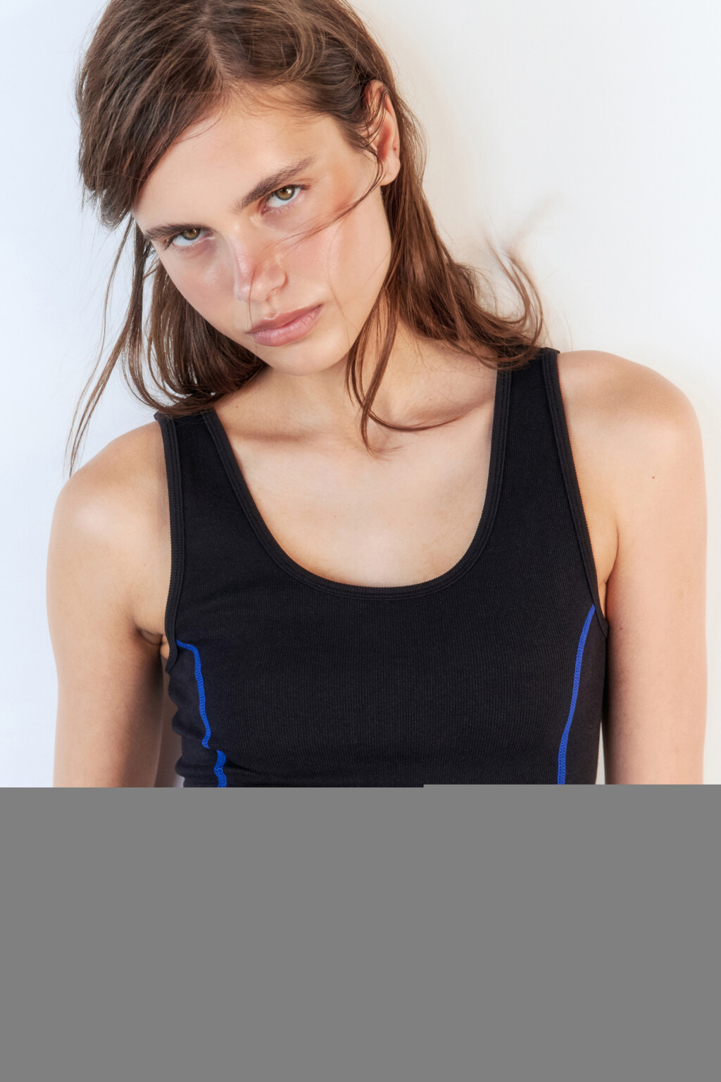 Майка-топ спортивная в рубчик с надписью - цвет черный - 3