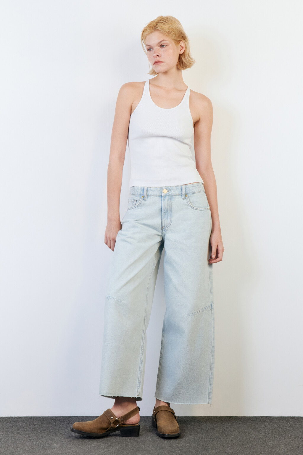 Майка облегающая в рубчик на тонких бретелях - цвет белый - 5