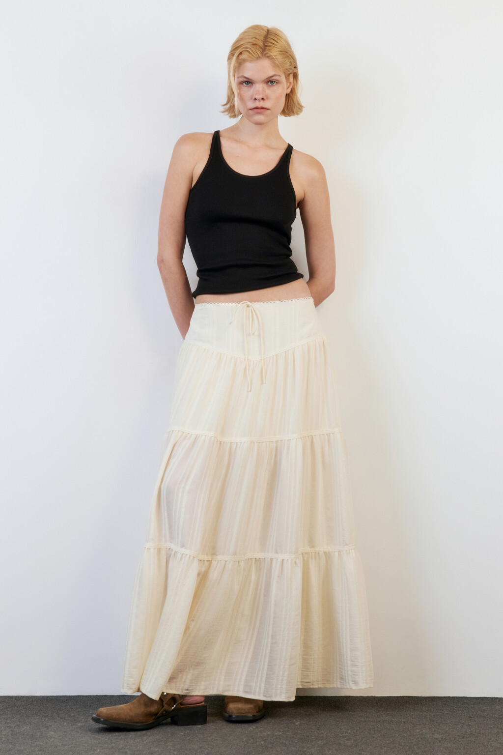 Майка облегающая в рубчик на тонких бретелях - цвет черный - 5