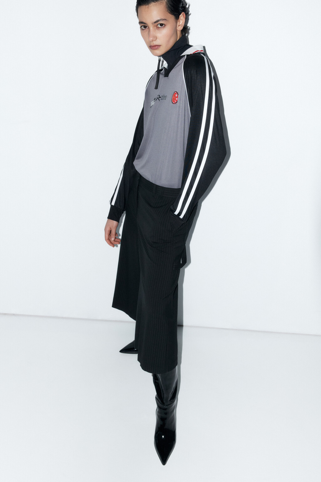 Лонгслив с принтом в спортивном стиле - цвет черный - 2