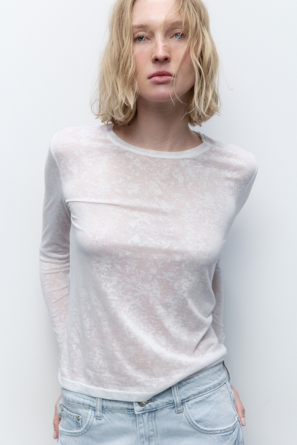 Лонгслив из фактурной ткани - цвет белый - 2