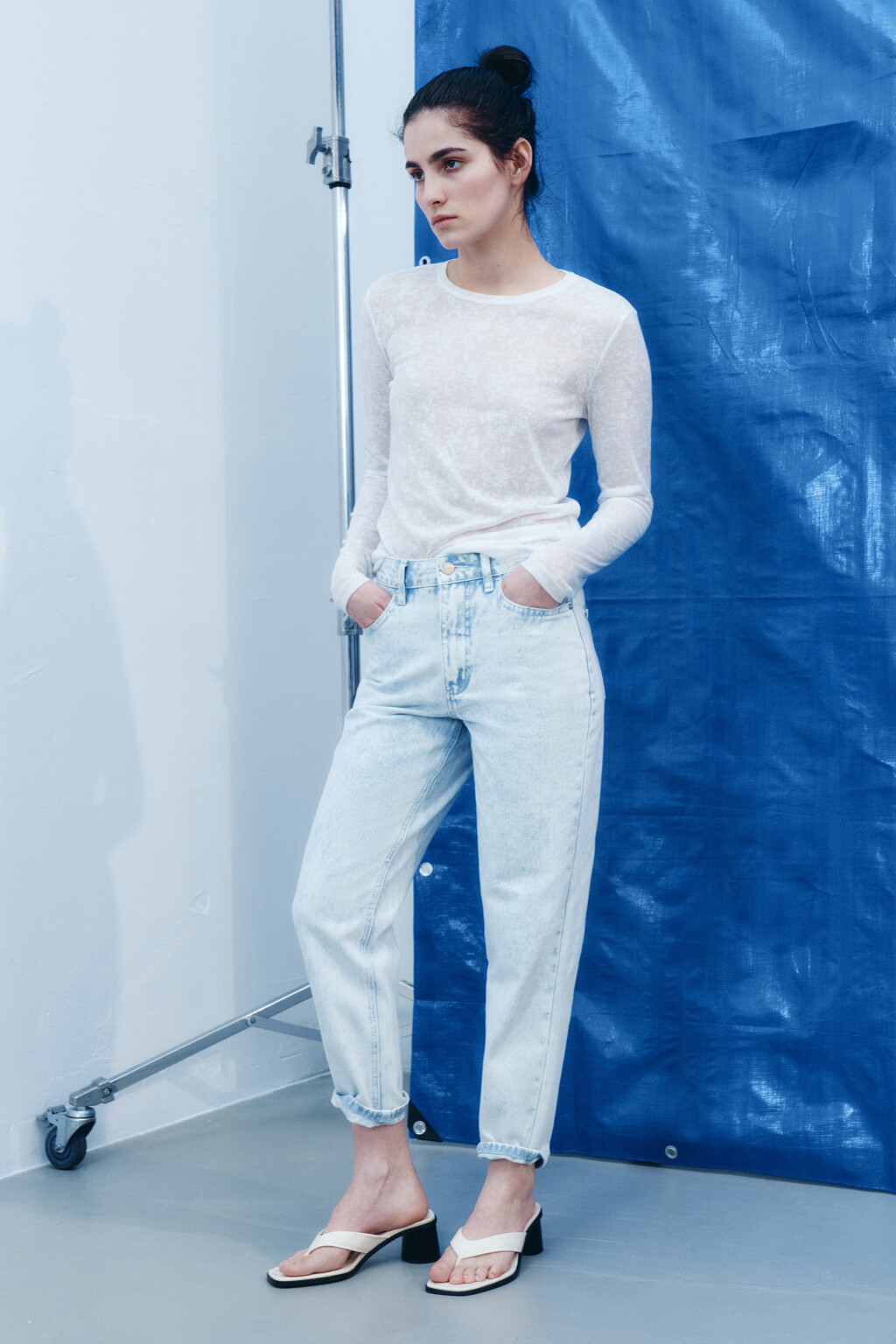 Лонгслив из фактурной ткани - цвет белый - 10