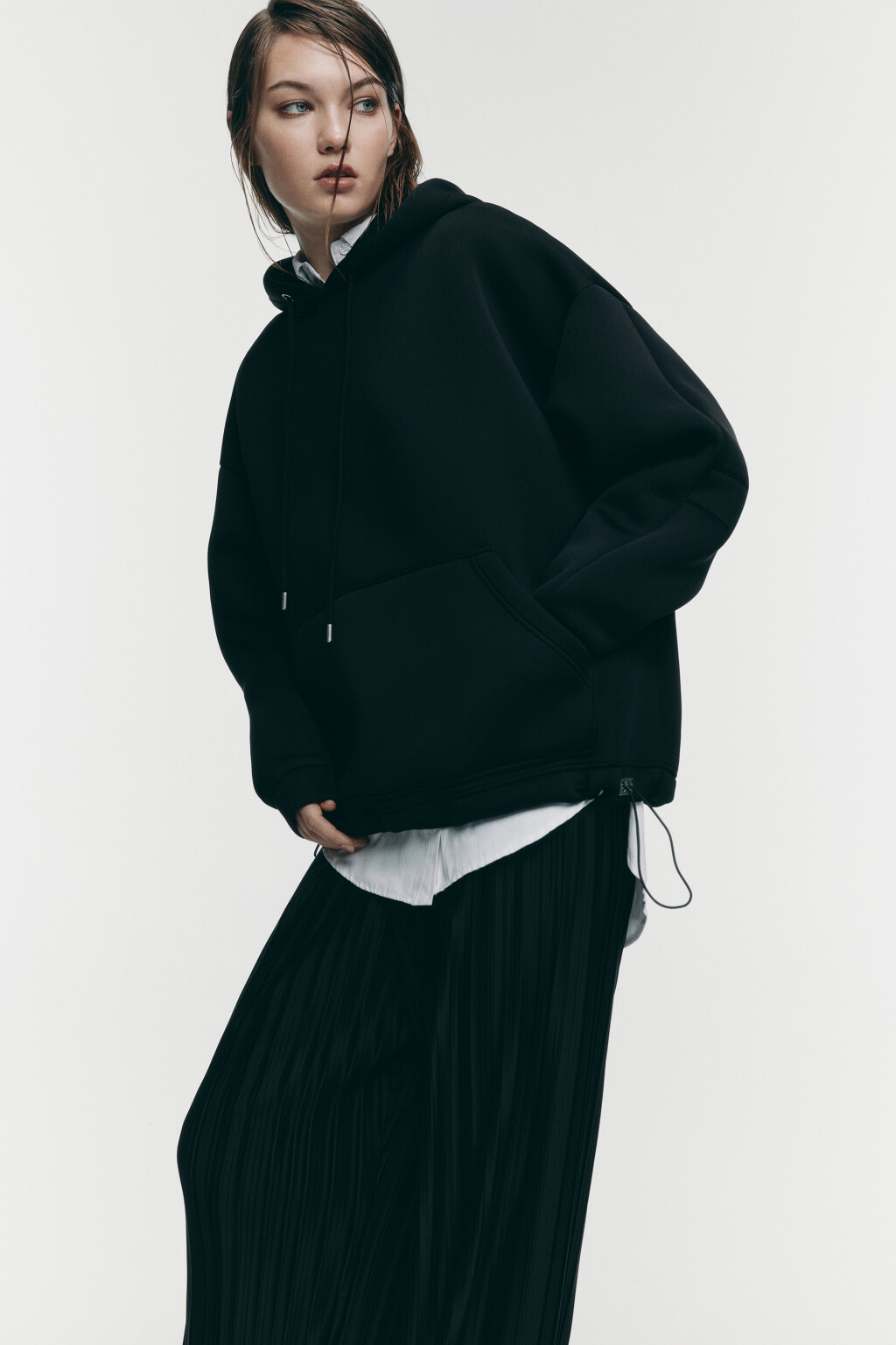 Худи oversize из неопрена с утяжками по низу - цвет черный - 1