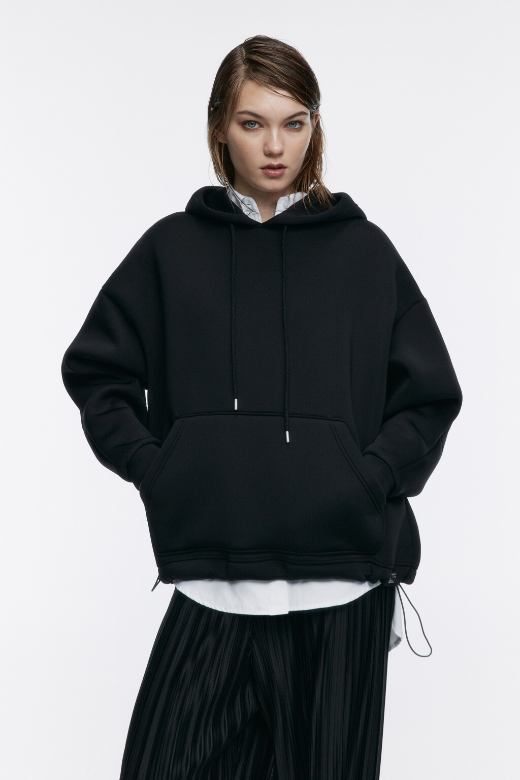 Худи oversize из неопрена с утяжками по низу - цвет черный - 2