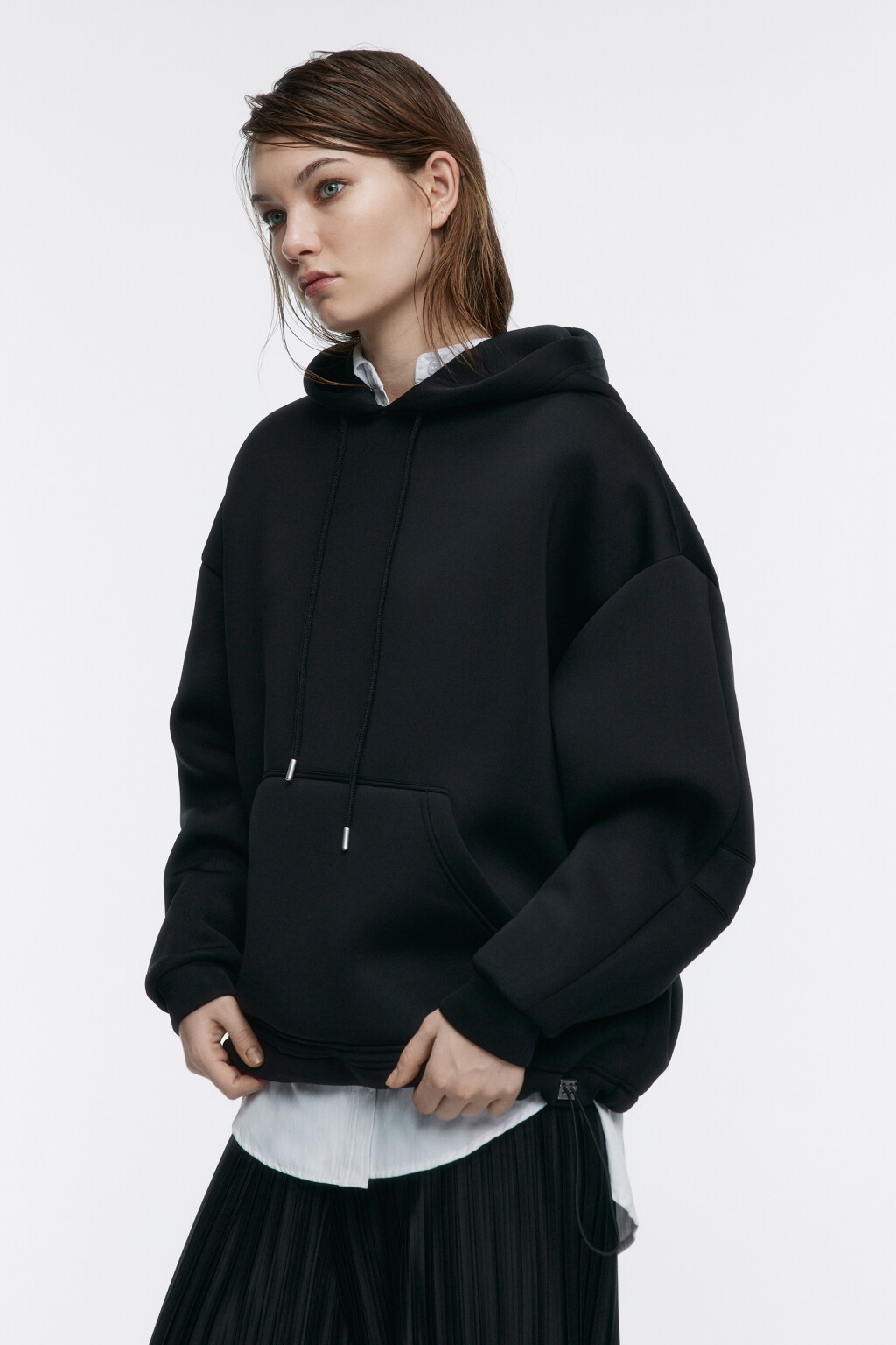 Худи oversize из неопрена с утяжками по низу - цвет черный - 3