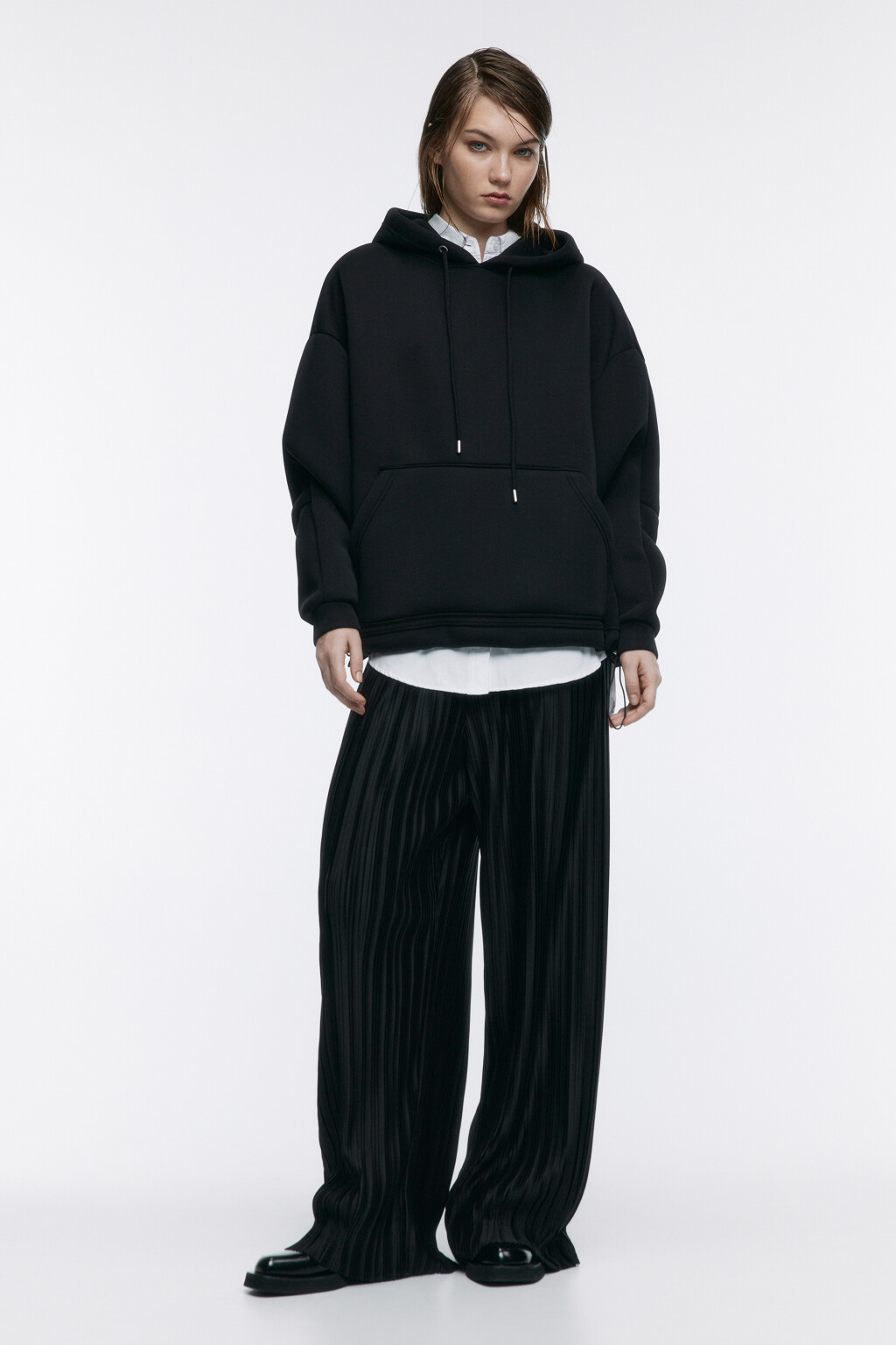 Худи oversize из неопрена с утяжками по низу - цвет черный - 5