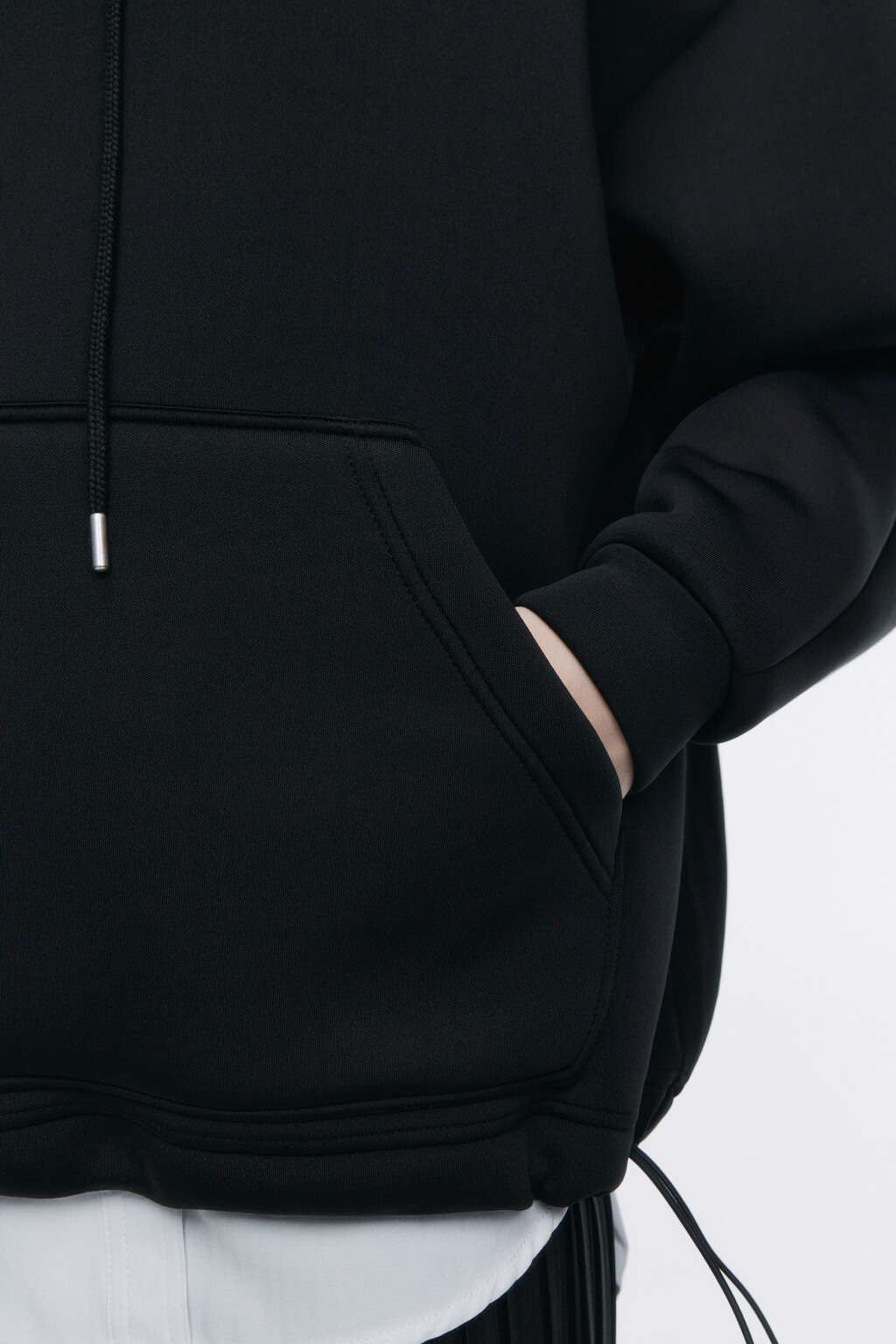 Худи oversize из неопрена с утяжками по низу - цвет черный - 7