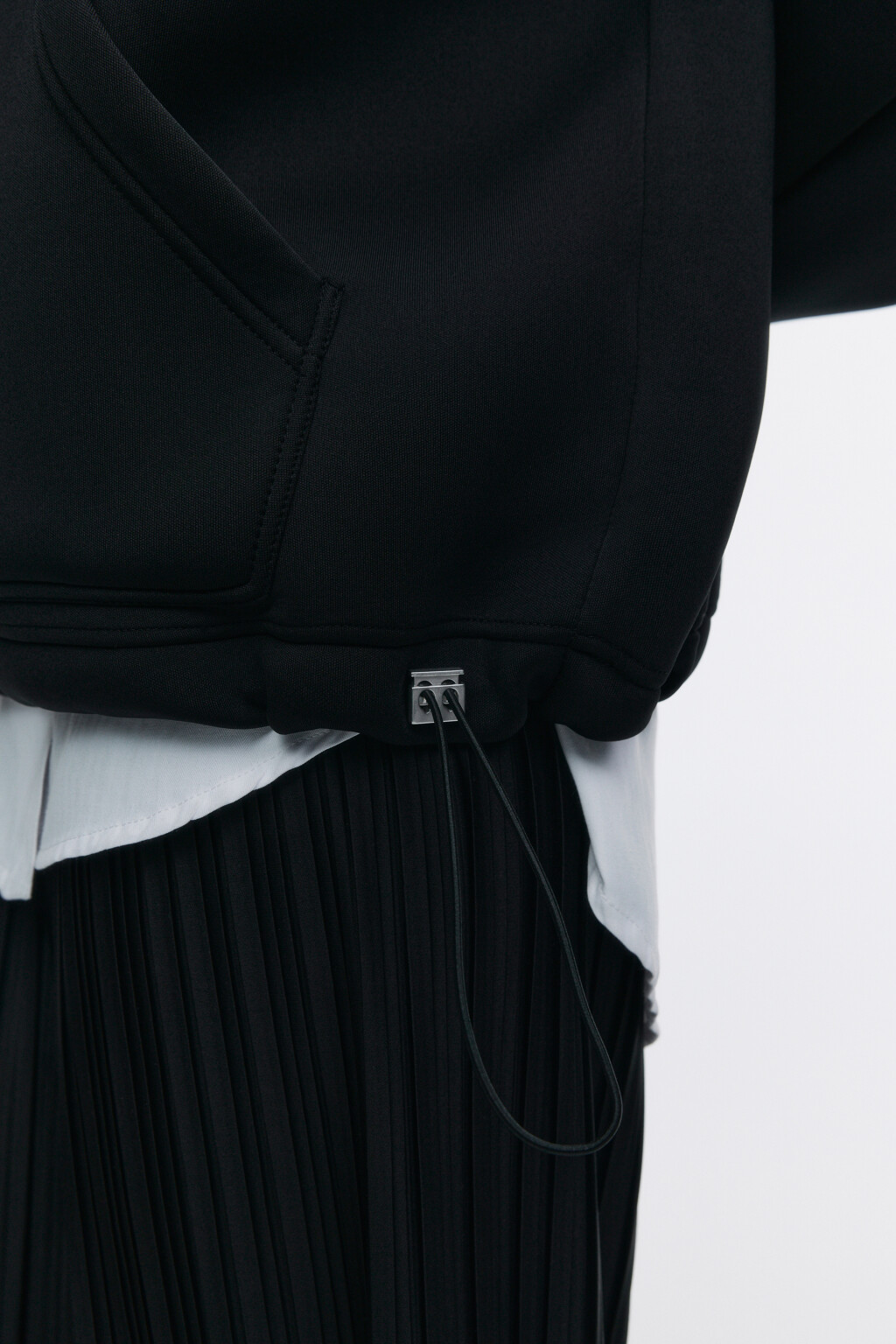 Худи oversize из неопрена с утяжками по низу - цвет черный - 8