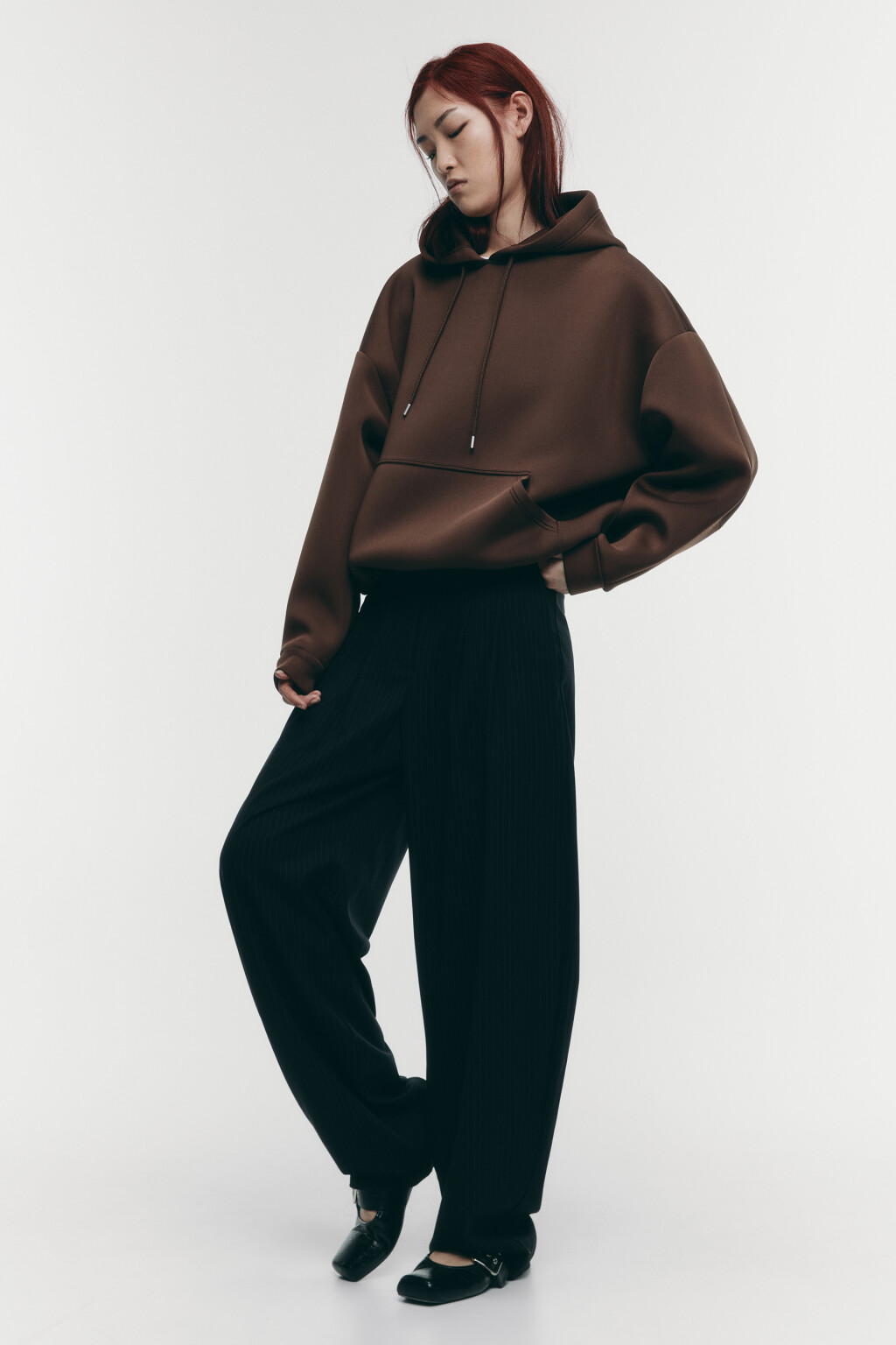 Худи oversize из неопрена с утяжками по низу - цвет коричневый - 1