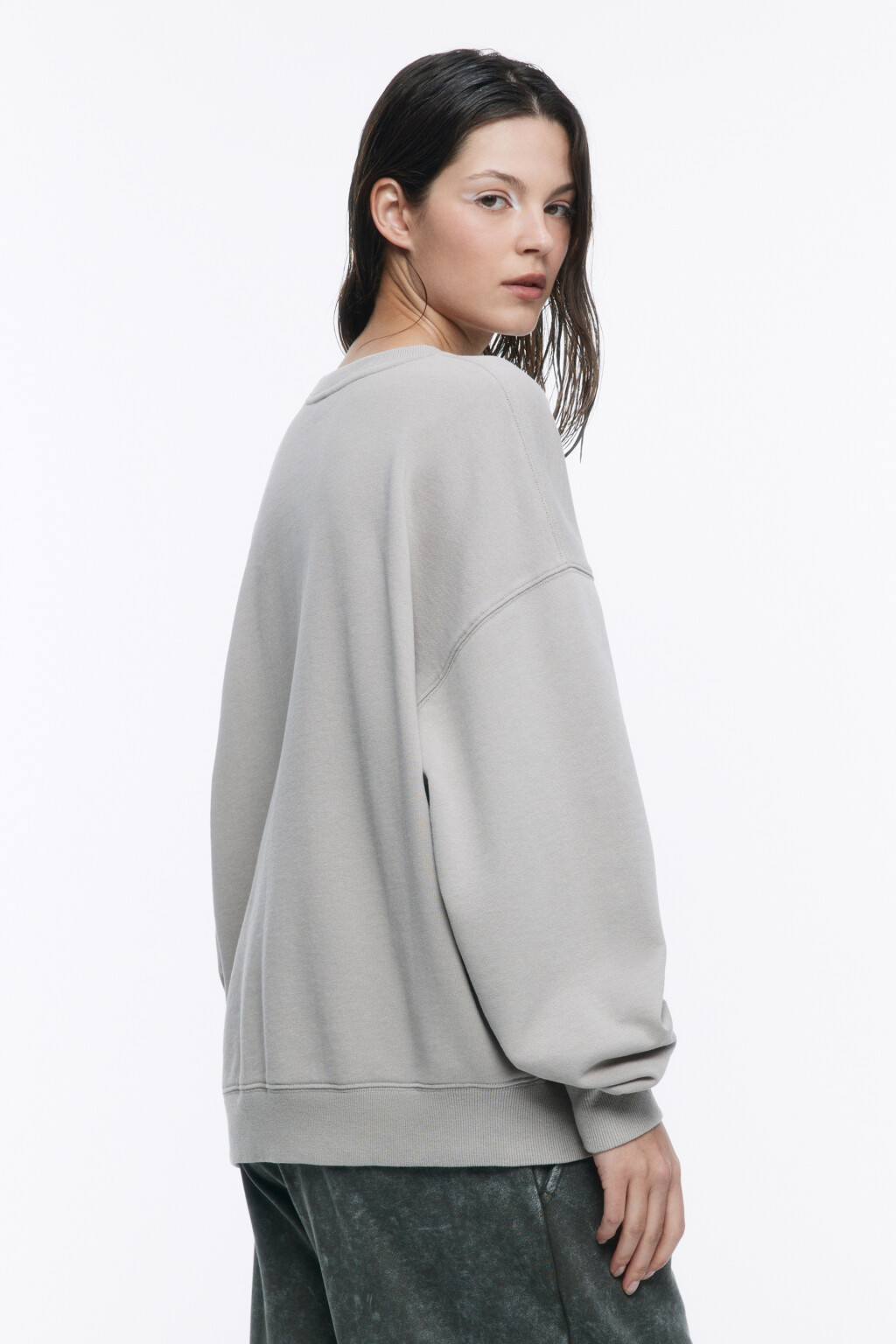 Свитшот из футера со стиркой и принтом - цвет бежевый - 4