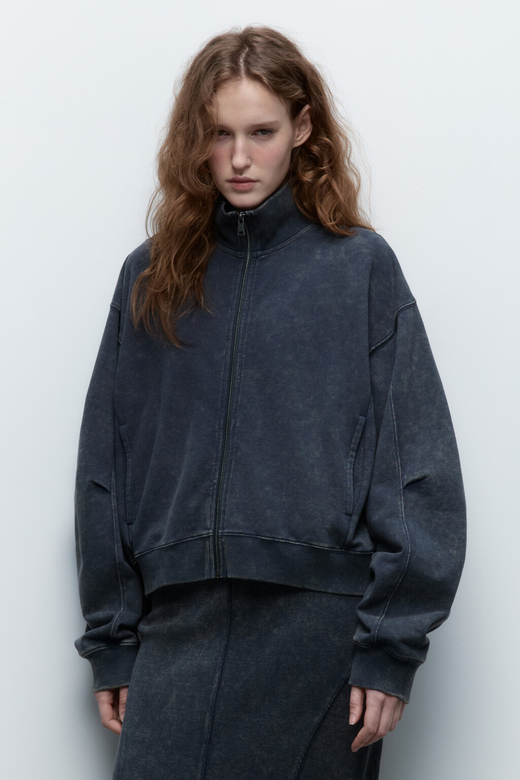 Худи-зипка из футера с вареным эффектом - цвет синий - 2