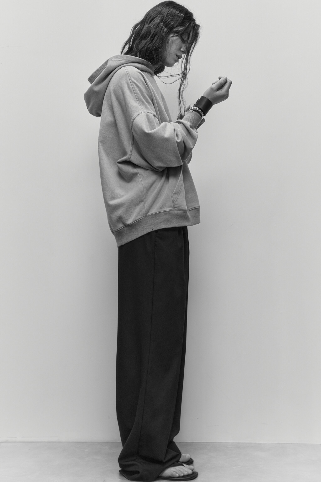 Худи из футера с вареным эффектом - цвет серый - 2