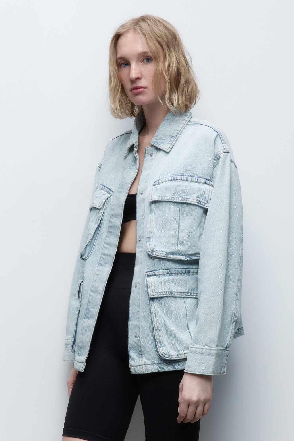 Куртка джинсовая с накладными карманами - цвет голубой - 2