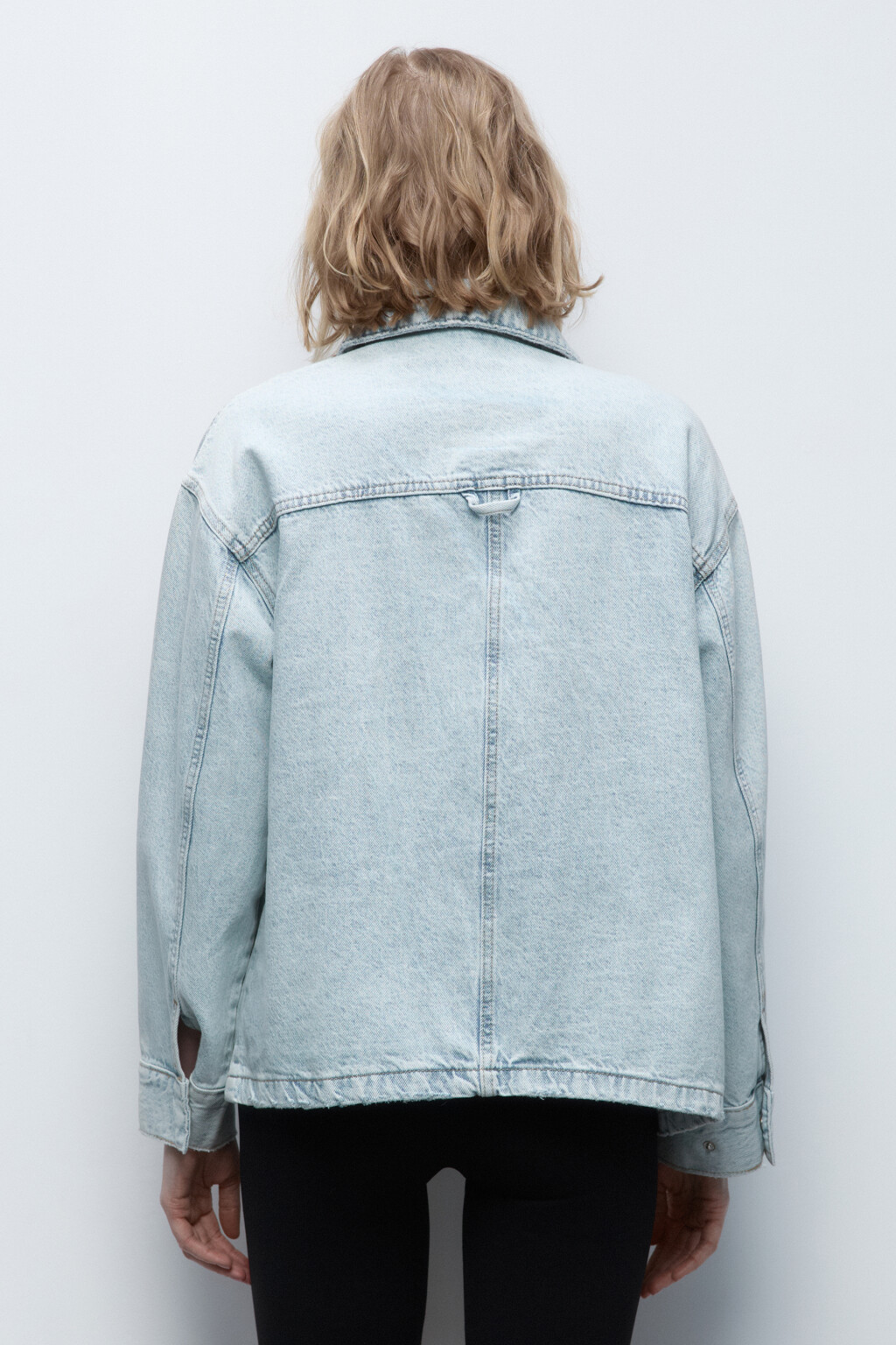 Куртка джинсовая с накладными карманами - цвет голубой - 3